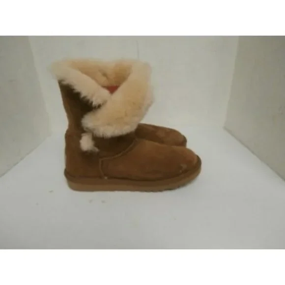 Ugg Women's 5803 Bailey Button Tan Size 6 USED!!! - Picture 2 of 7
